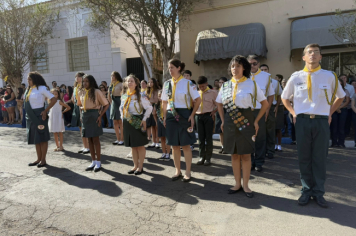 Foto - Desfile Cívico celebra os 128 anos de Dourado