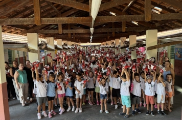 Foto - Entrega de ovos de Páscoa