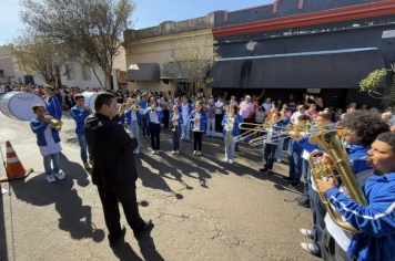 Foto - Desfile Cívico celebra os 128 anos de Dourado