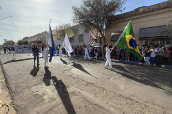 Foto - Desfile Cívico celebra os 128 anos de Dourado