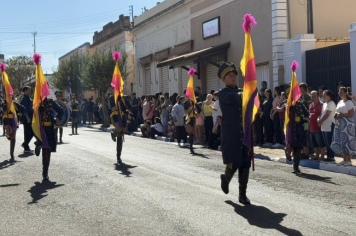 Foto - Desfile Cívico celebra os 128 anos de Dourado