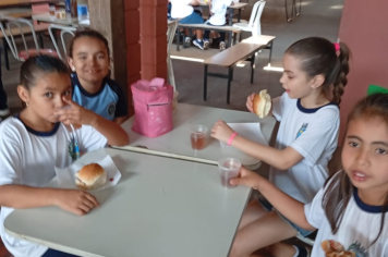 Foto - Merenda especial na semana das crianças