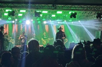 Foto - Dourado celebra 129 anos com show de Felipe e Falcão