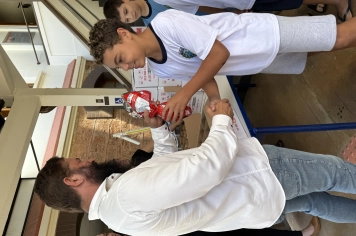 Foto - Entrega de ovos de Páscoa