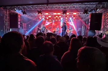 Foto - Dourado celebra 129 anos com show de Felipe e Falcão