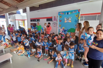 Foto - Distribuição de ovos de páscoa 2025