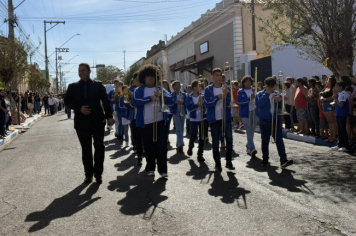 Foto - Desfile Cívico celebra os 128 anos de Dourado