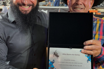 Foto - Dourado Rodeio show agitou a cidade