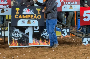 Foto - Dourado Rodeio show agitou a cidade