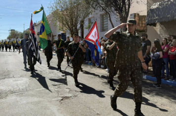 Foto - Desfile Cívico celebra os 128 anos de Dourado