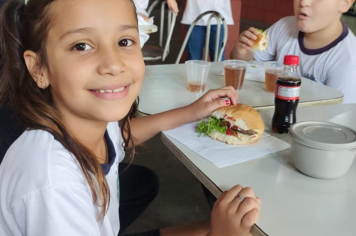 Foto - Merenda especial na semana das crianças