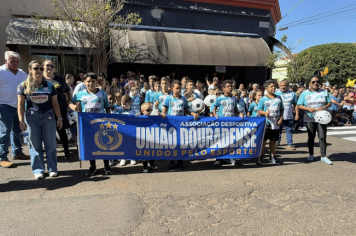 Foto - Desfile Cívico celebra os 128 anos de Dourado