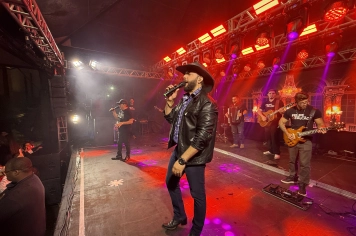 Foto - Dourado celebra 129 anos com show de Felipe e Falcão
