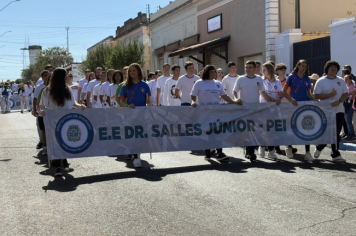 Foto - Desfile Cívico celebra os 128 anos de Dourado