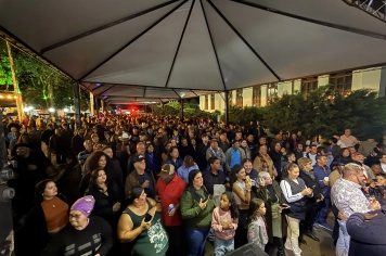 Foto - Dourado celebra 129 anos com show de Felipe e Falcão