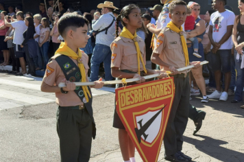 Foto - Desfile Cívico celebra os 128 anos de Dourado