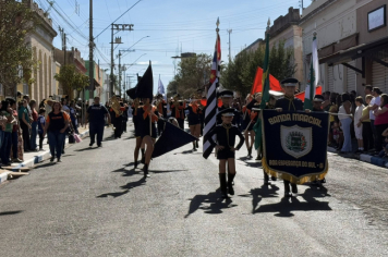 Foto - Desfile Cívico celebra os 128 anos de Dourado