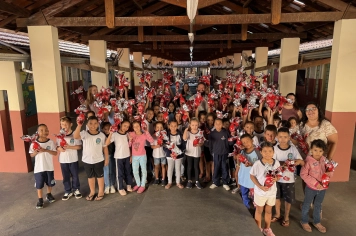 Foto - Entrega de ovos de Páscoa