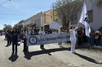 Foto - Desfile Cívico celebra os 128 anos de Dourado