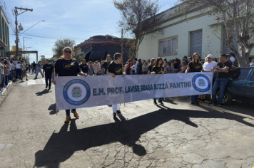 Foto - Desfile Cívico celebra os 128 anos de Dourado