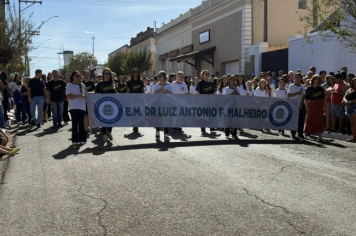 Foto - Desfile Cívico celebra os 128 anos de Dourado