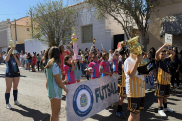 Foto - Desfile Cívico celebra os 128 anos de Dourado
