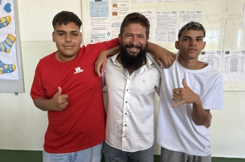 Foto - Entrega de ovos de Páscoa