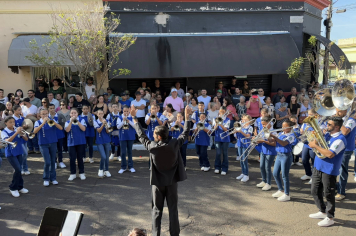 Desfile Cívico celebra os 128 anos de Dourado com grande participação da comunidade