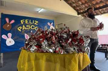 Prefeitura realiza entrega de ovos de Páscoa para alunos e instituições do município