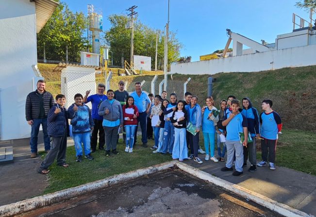Prefeitura de Dourado Promove Dia de Conscientização Ambiental para Alunos da Rede Municipal.