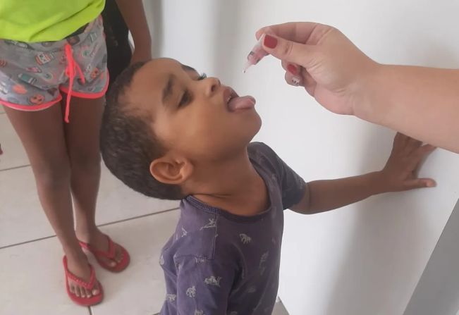 Campanha de Vacinação contra a Poliomielite em Dourado.